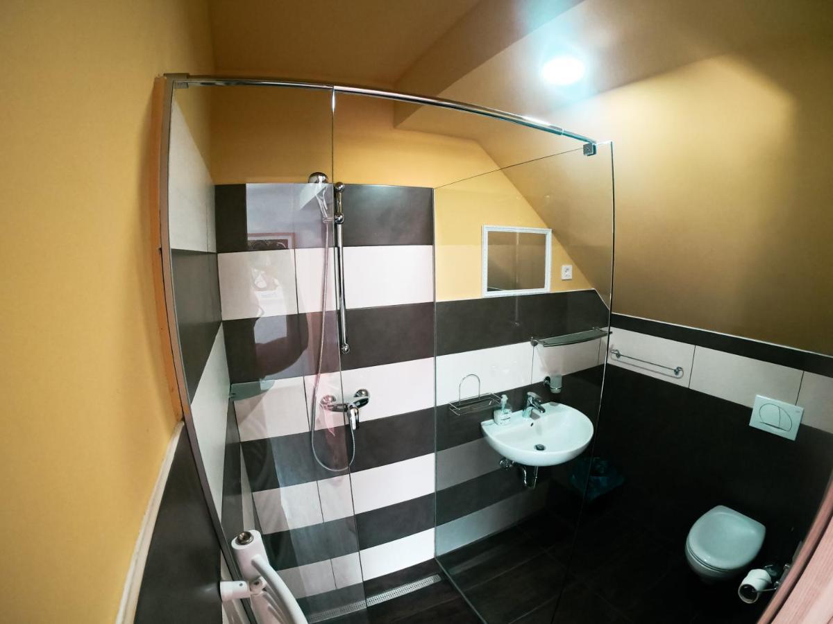Apartment And Rooms Maraton ครานสกา โกรา ภายนอก รูปภาพ