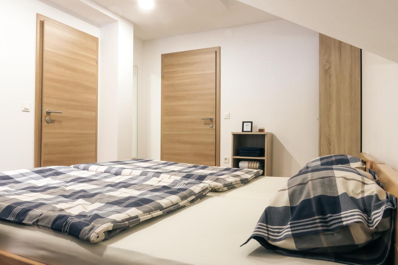 Apartment And Rooms Maraton ครานสกา โกรา ภายนอก รูปภาพ