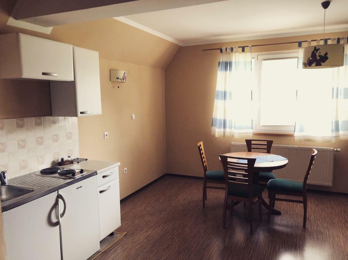 Apartment And Rooms Maraton ครานสกา โกรา ภายนอก รูปภาพ
